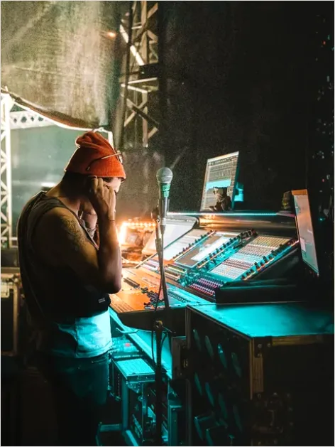 Detail Stage Manager Calling Cues Photo Number 14