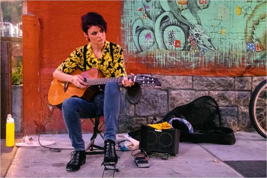 Detail Street Performer Busker Guitar Photo Number 11