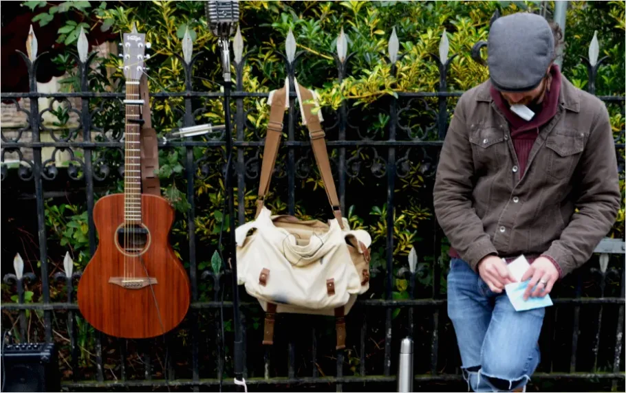 Detail Street Performer Busker Guitar Photo Number 14