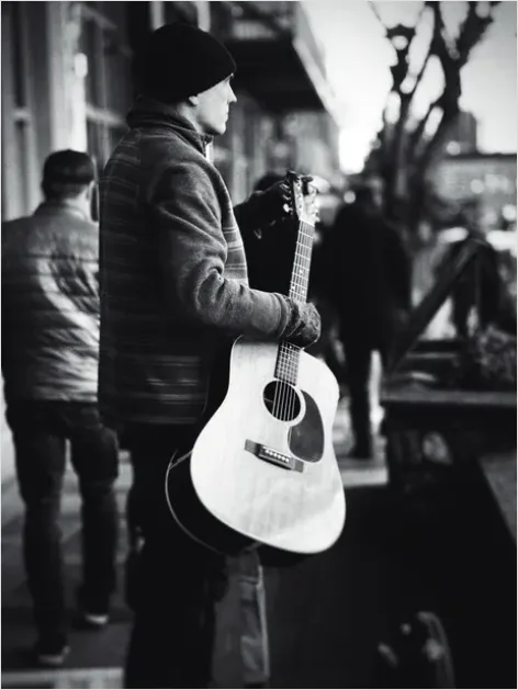 Detail Street Performer Busker Guitar Photo Number 16