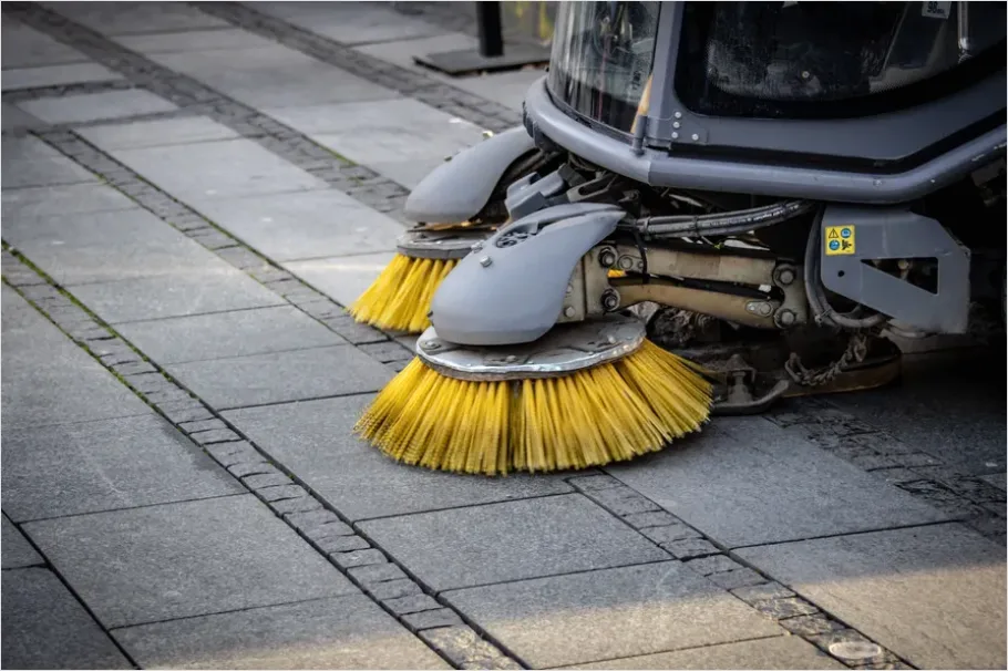 Street Sweeping Vehicle Photo 7fed