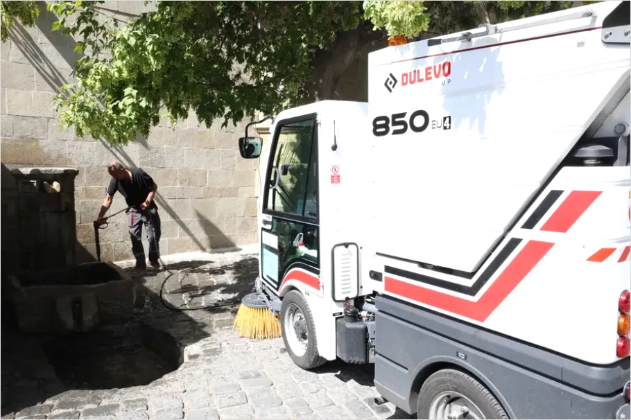 Detail Street Sweeping Vehicle Photo Number 5
