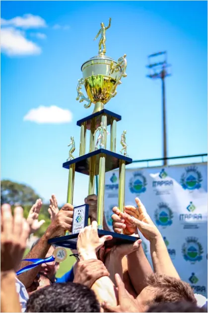 Detail Trophy Presentation Event Photo Number 16