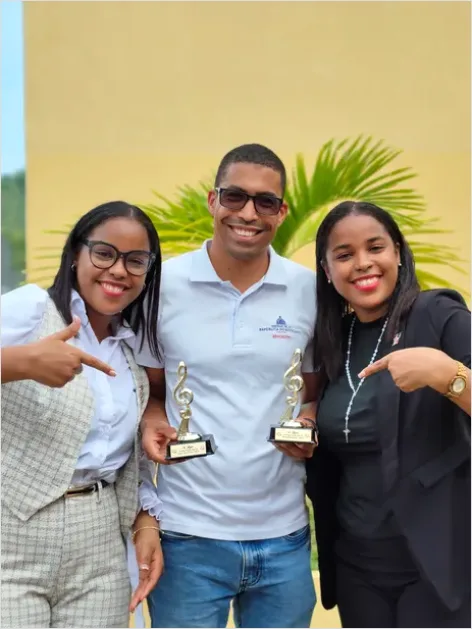 Detail Trophy Presentation Event Photo Number 6