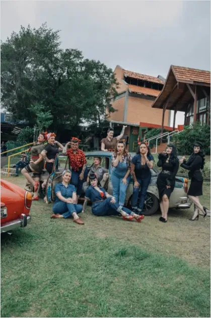 Detail Vintage Car Rally Group Photo Number 2