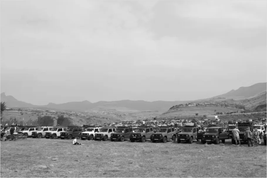 Detail Vintage Car Rally Group Photo Number 16