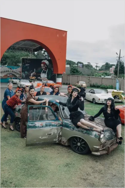 Detail Vintage Car Rally Group Photo Number 7