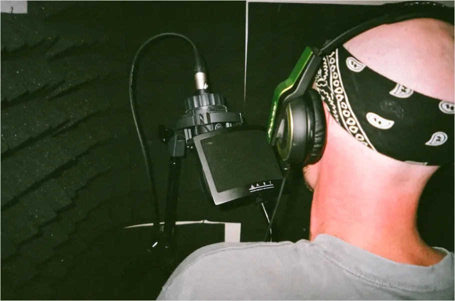 Detail Voice Actor Recording Booth Photo Number 11