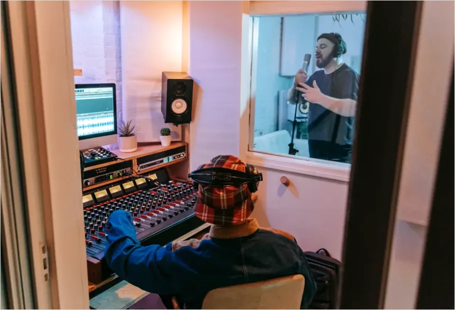 Detail Voice Actor Recording Booth Photo Number 15