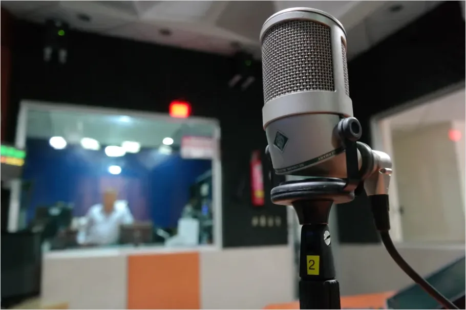Detail Voice Actor Recording Booth Photo Number 8