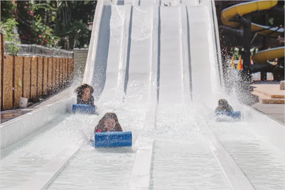 Detail Water Park Slide Splashing Photo Number 8