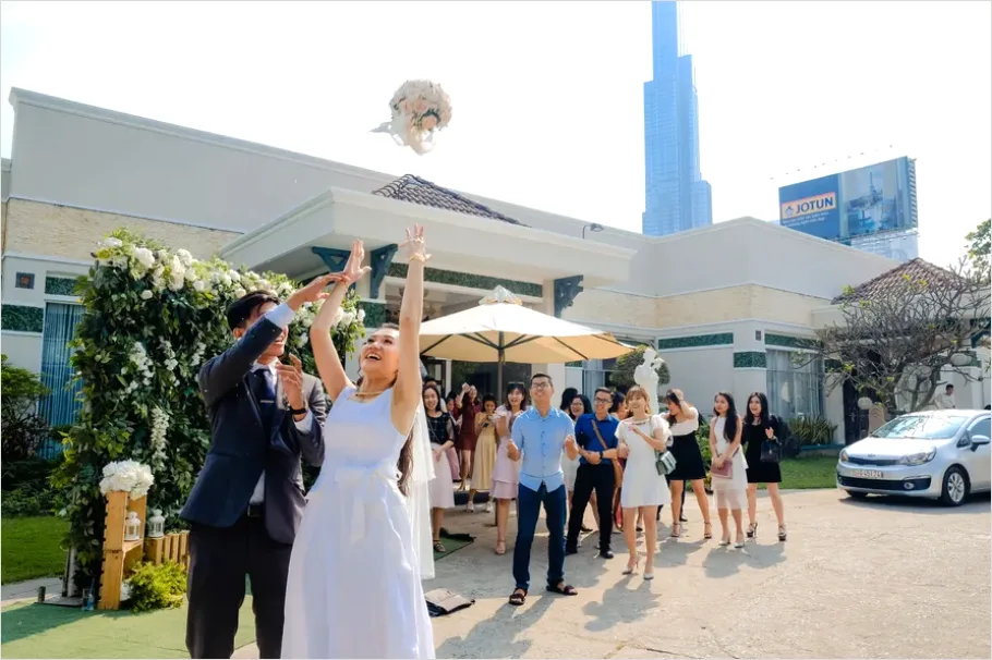 Detail Wedding Bouquet Toss Photo Number 16