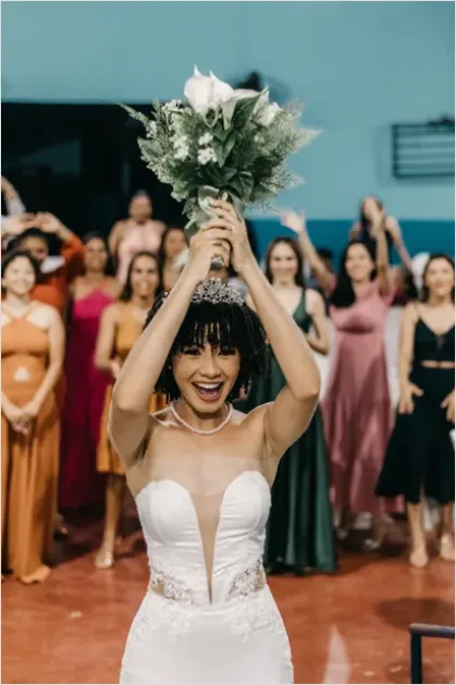 Detail Wedding Bouquet Toss Photo Number 9