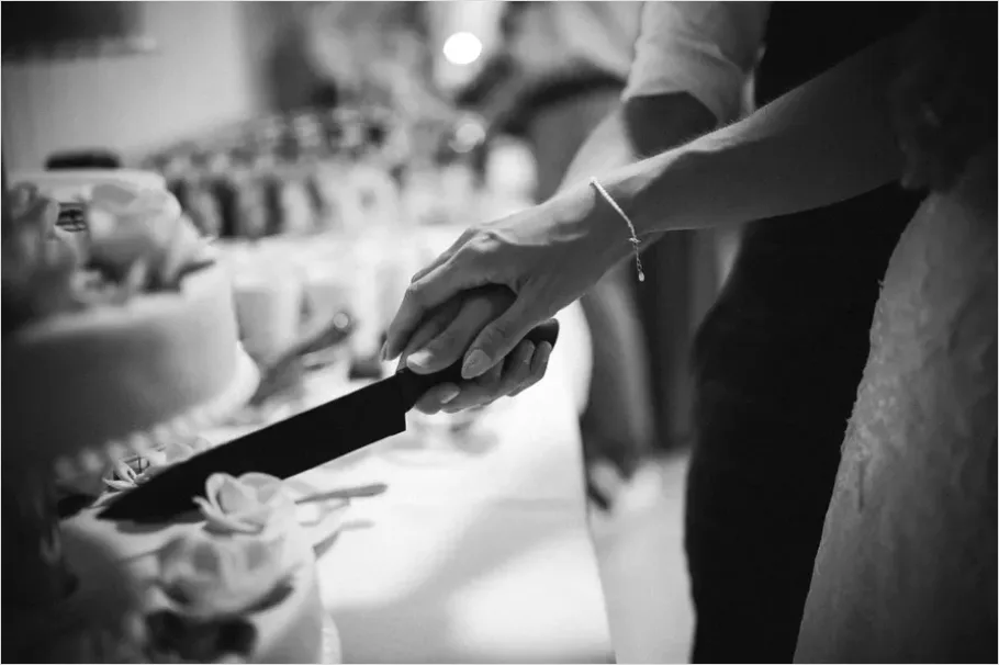Detail Wedding Cake Cutting Photo Number 11