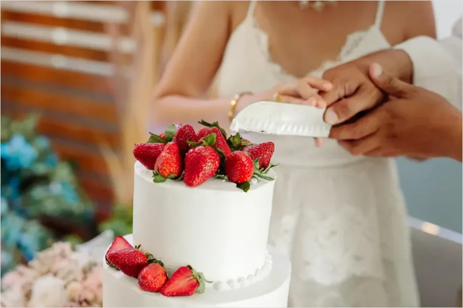 Detail Wedding Cake Cutting Photo Number 9