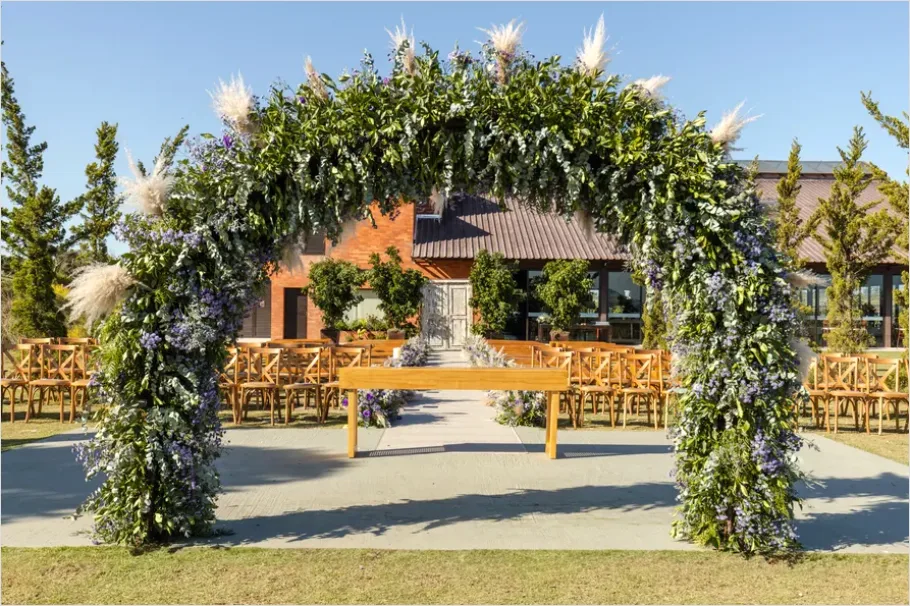 Detail Wedding Ceremony Outdoor Arch Photo Number 7