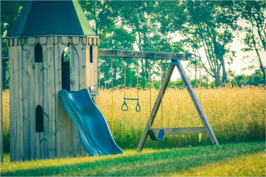 Detail Backyard Playset Family Home Exterior Number 12
