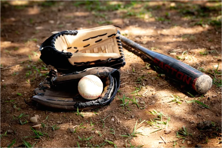 Detail Baseball Glove And Ball Number 7