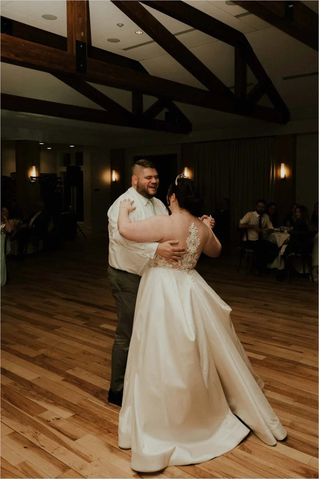 Detail Bride And Groom First Dance Moment Number 12