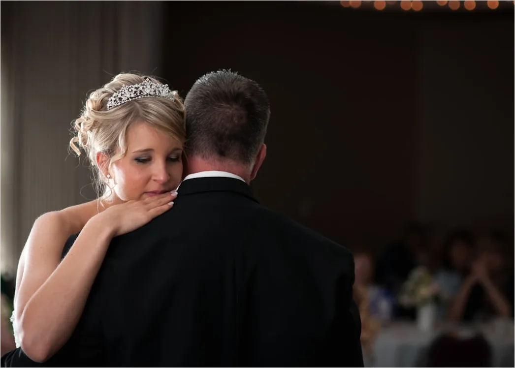 Detail Bride And Groom First Dance Moment Number 13