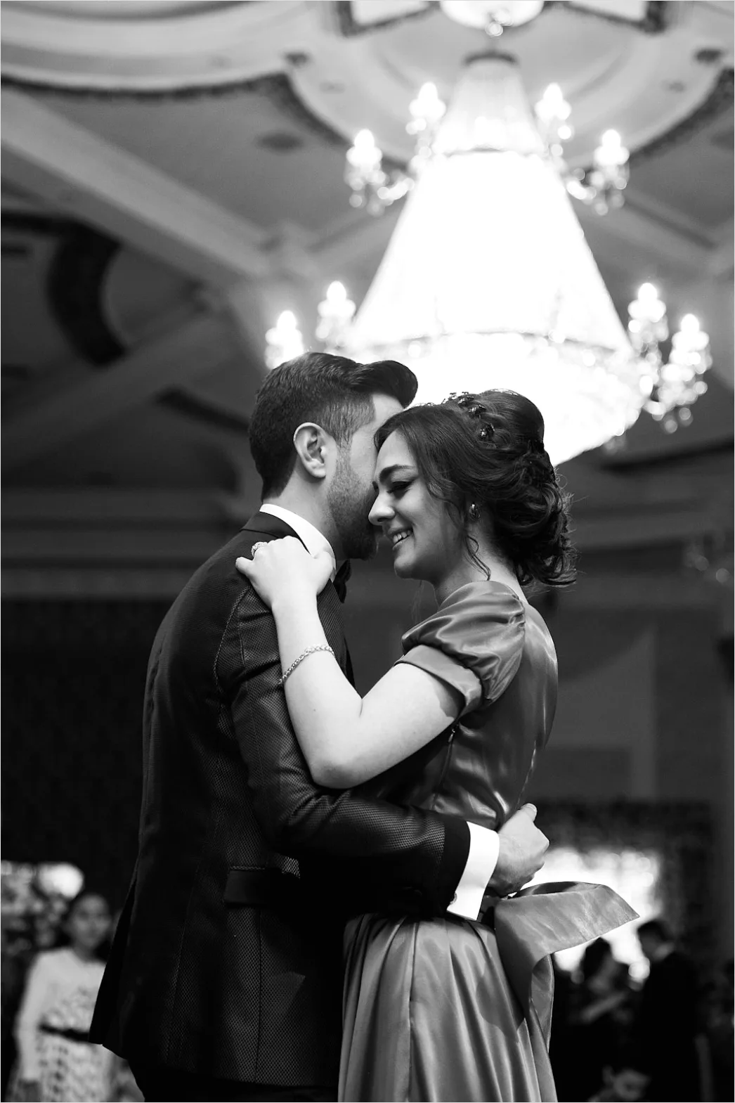 Detail Bride And Groom First Dance Moment Number 4