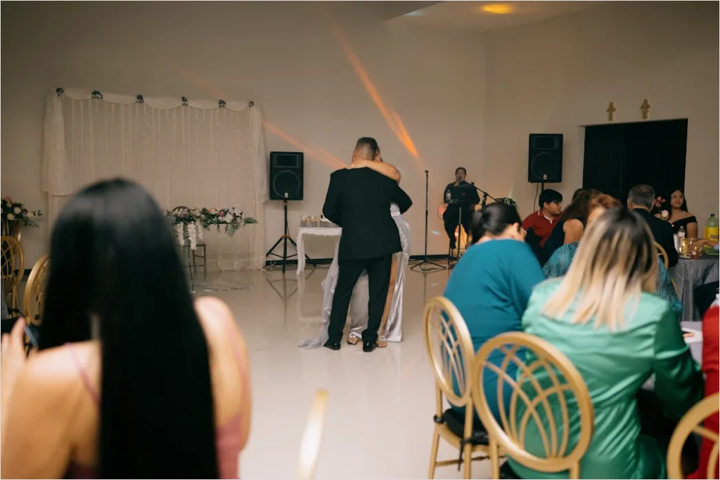Detail Bride And Groom First Dance Moment Number 6