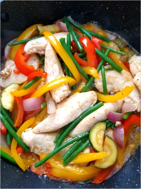Detail Chicken Stir Fry In Skillet Steam Number 9