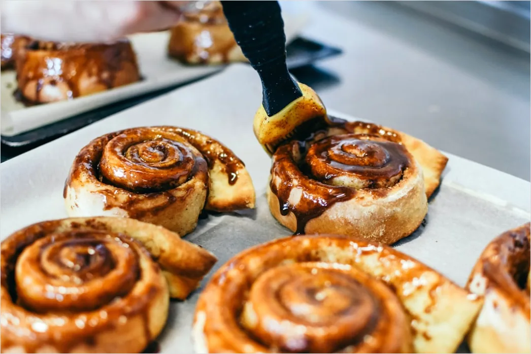 Detail Cinnamon Rolls Icing Drizzle Close Up Number 15