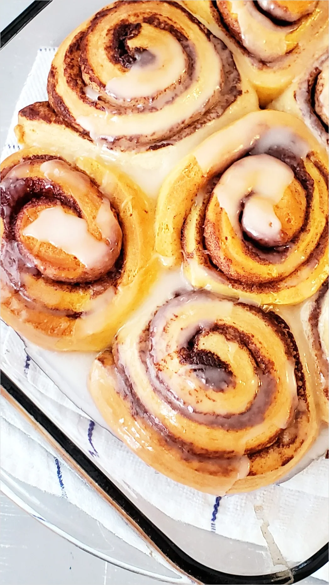 Detail Cinnamon Rolls Icing Drizzle Close Up Number 16