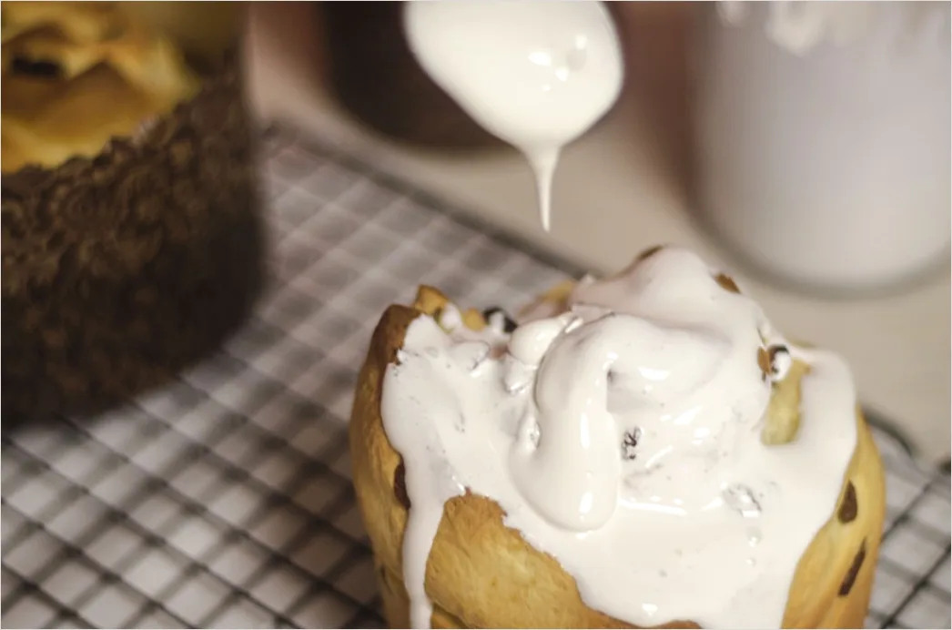 Detail Cinnamon Rolls Icing Drizzle Close Up Number 4