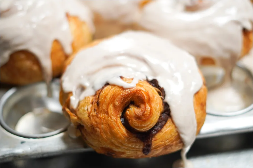Detail Cinnamon Rolls Icing Drizzle Close Up Number 8