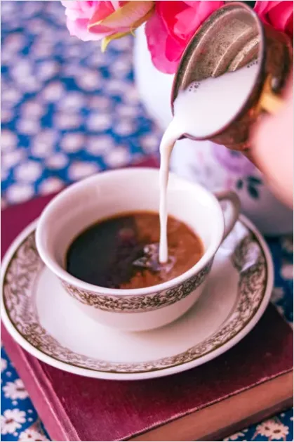 Detail Dairy Free Coffee Creamer Pour Close Up Number 5
