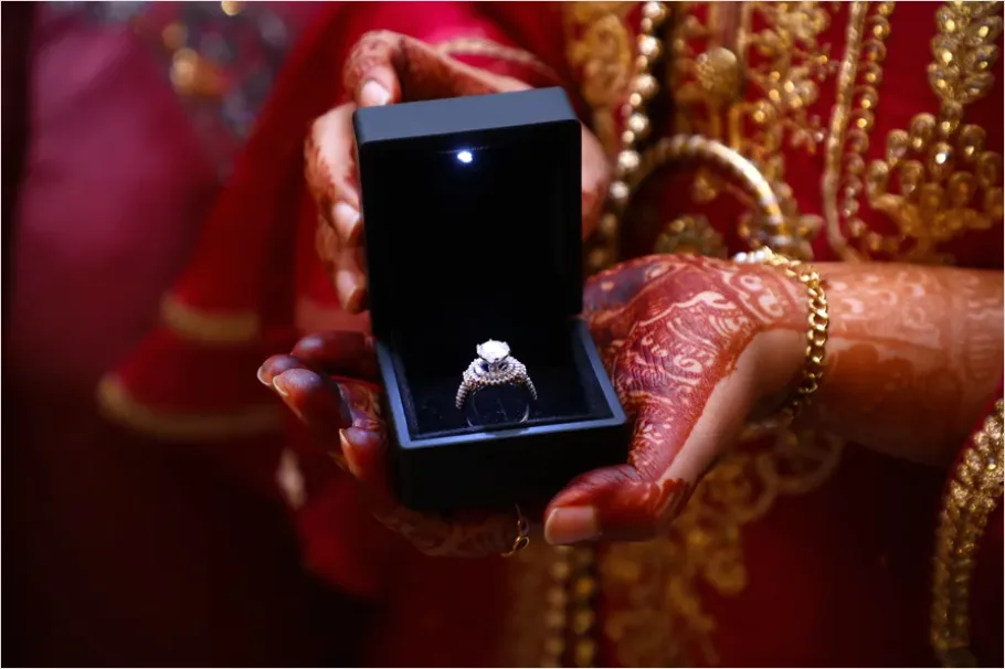 Detail Diamond Ring In Box Number 2