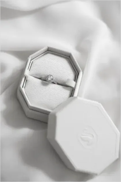 Detail Diamond Ring In Box Number 16