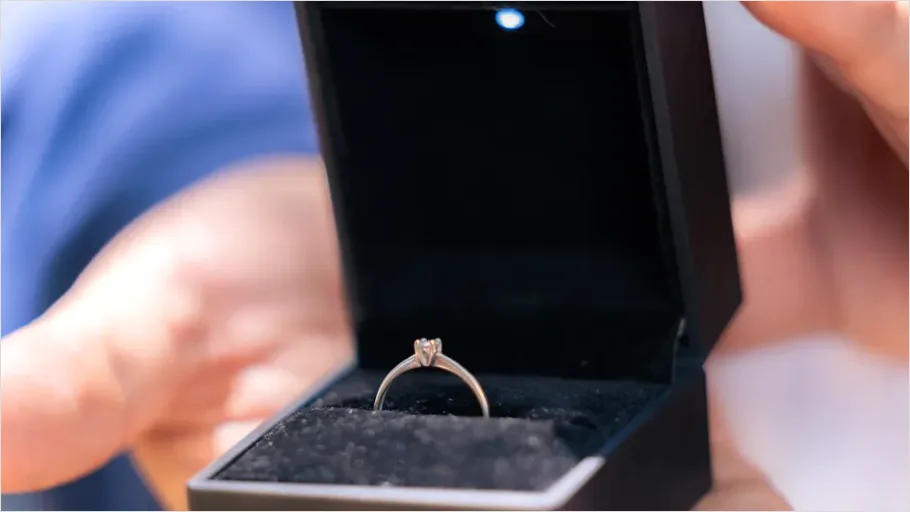 Detail Diamond Ring In Box Number 5