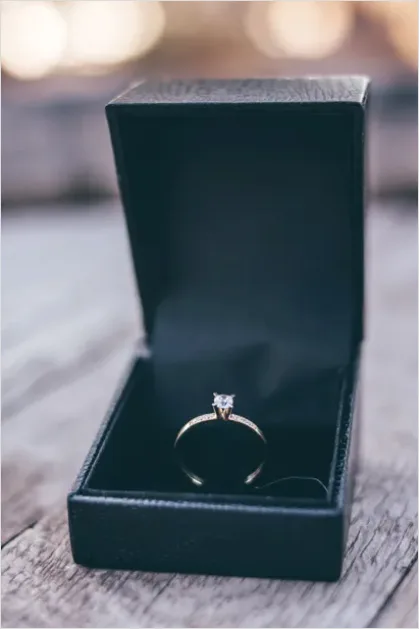 Detail Diamond Ring In Box Number 8