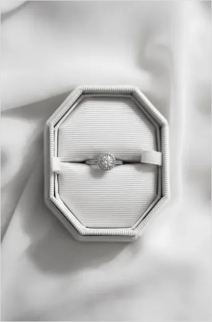 Detail Diamond Ring In Box Number 9