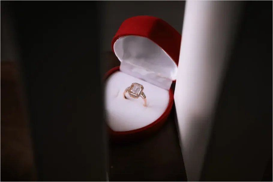 Detail Diamond Ring In Box Number 10