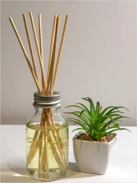 Detail Diffuser With Essential Oils Number 13