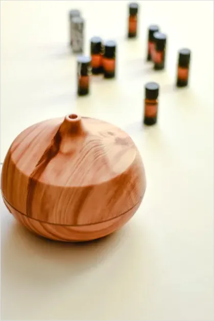 Detail Diffuser With Essential Oils Number 3