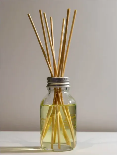 Detail Diffuser With Essential Oils Number 6