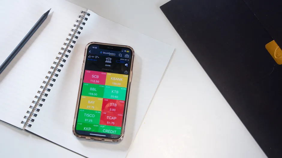 Detail Digital Banking App Dashboard On Smartphone Number 13