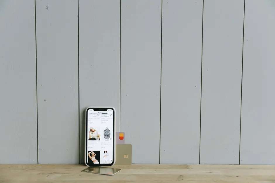 Detail Digital Banking App Dashboard On Smartphone Number 5