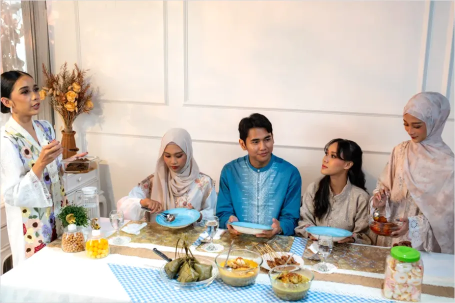 Detail Eid Al Fitr Family Gathering Sweets Table Number 12