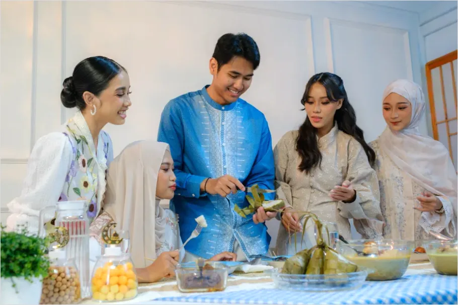 Detail Eid Al Fitr Family Gathering Sweets Table Number 4