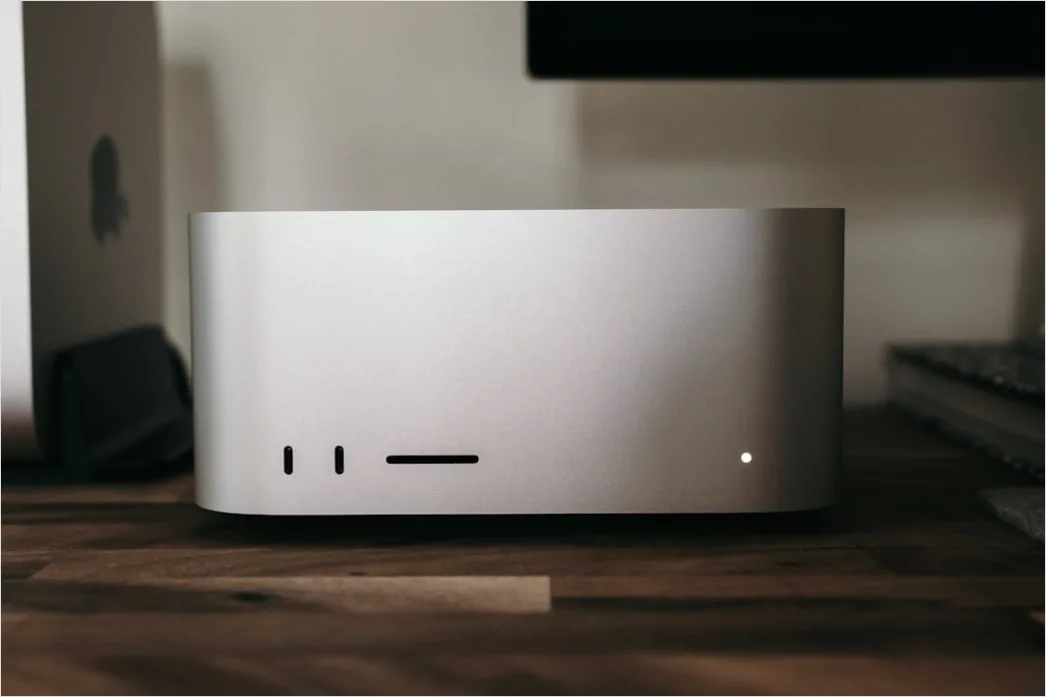 Detail External Hard Drive On Desk Number 4