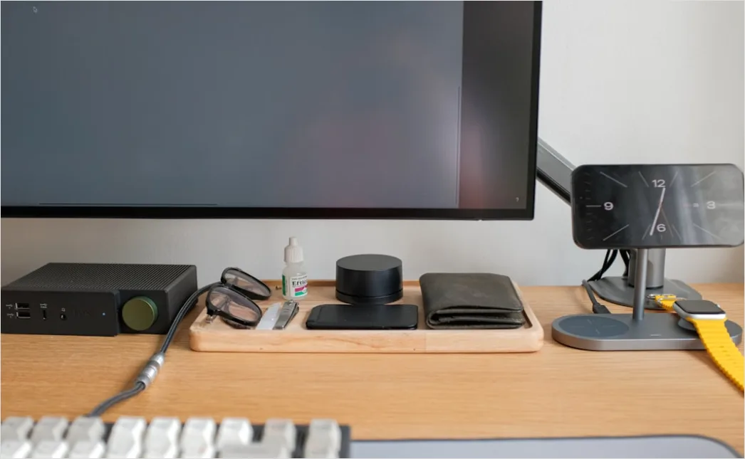 Detail External Hard Drive On Desk Number 5