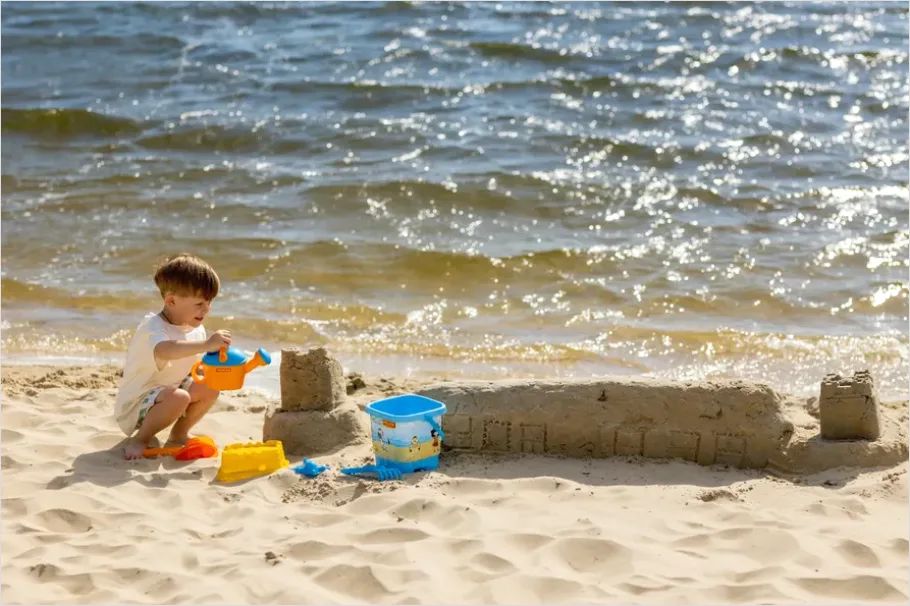 Detail Family Beach Day Sandcastle Building Number 4