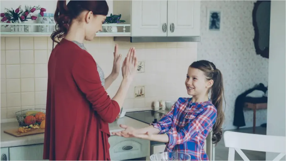 Detail Family Cooking Together Kitchen Lifestyle Number 2