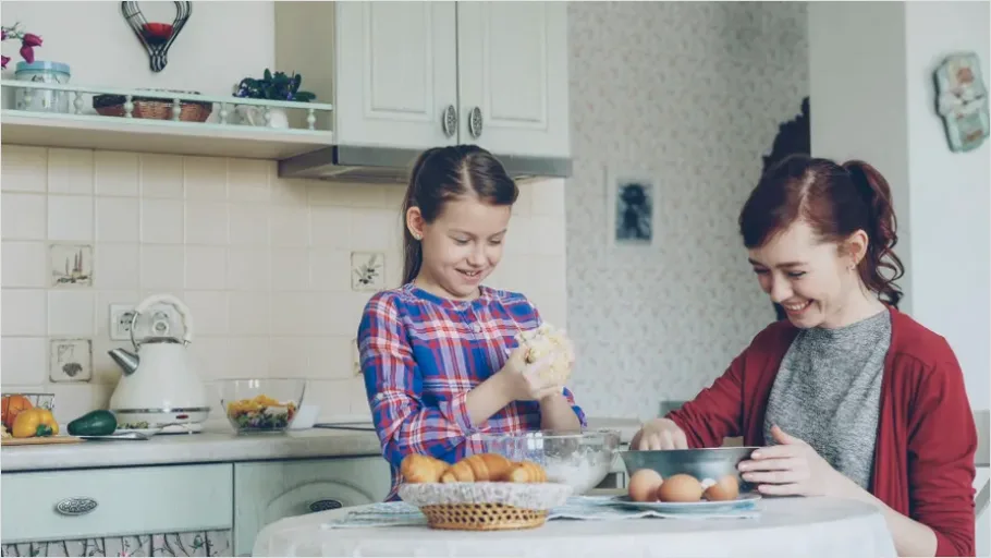 Detail Family Cooking Together Kitchen Lifestyle Number 15